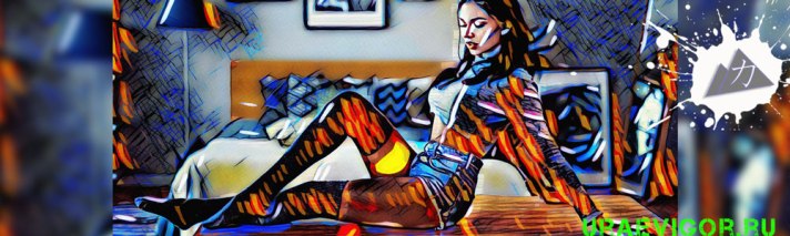 Девушка на столе